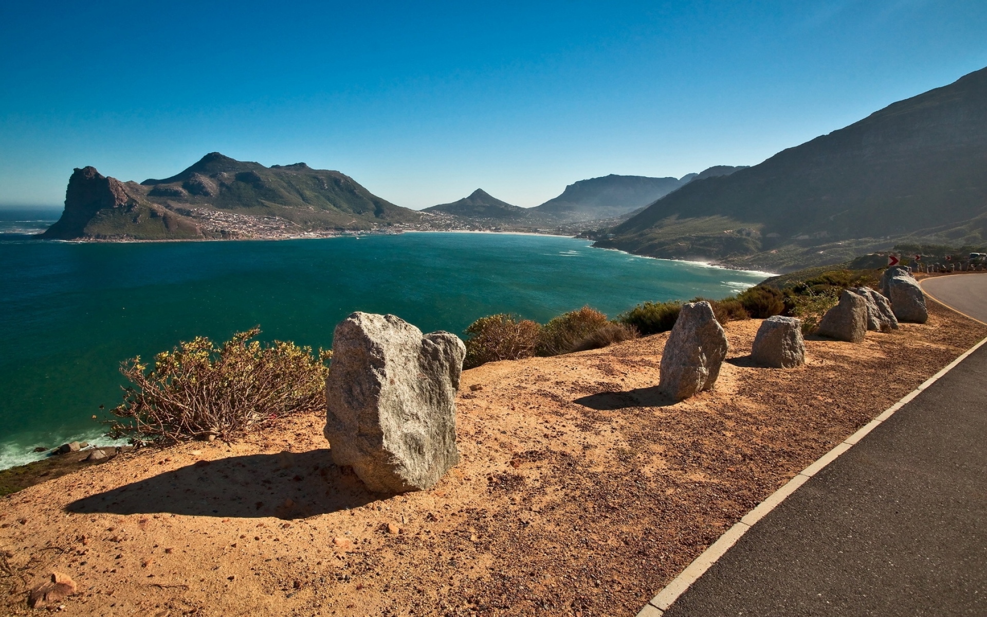 Картинки Камни, берега, дорога, асфальт, море фото и обои на рабочий стол