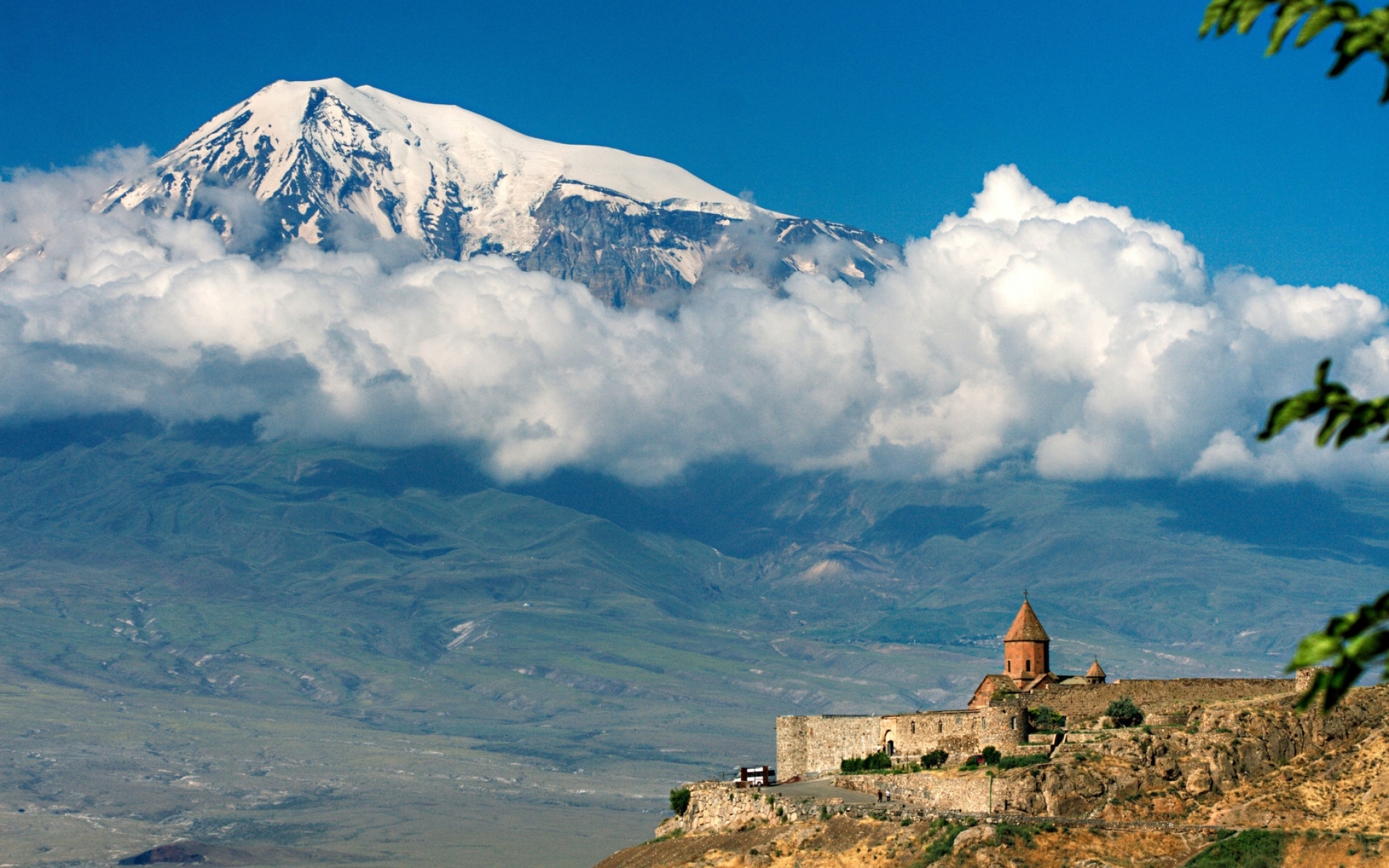 Картинки Горы, Арарат, высота, облака, храм фото и обои на рабочий стол