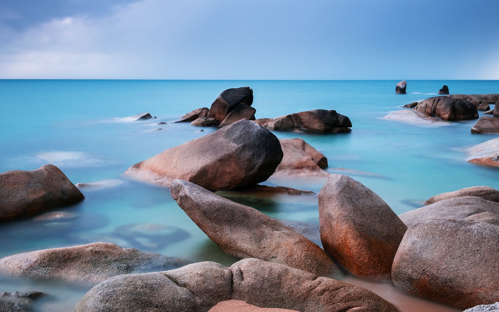 Картинки Море, камни, вода, гладкая поверхность фото и обои на рабочий стол