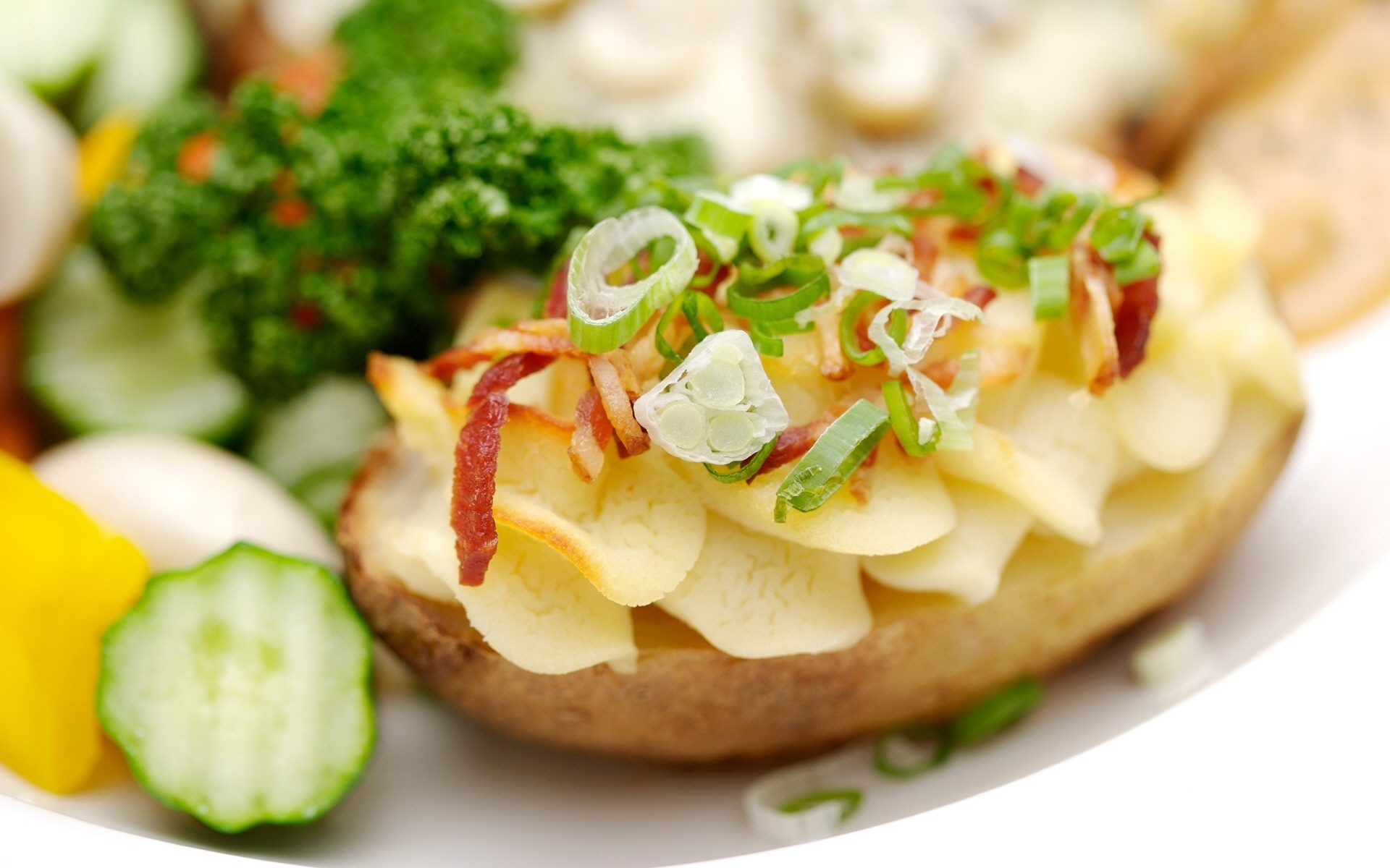 Картинки Картофель, лук, зелень, огурец, закуска фото и обои на рабочий стол