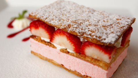 Клубника, соус, пирог, сегменты