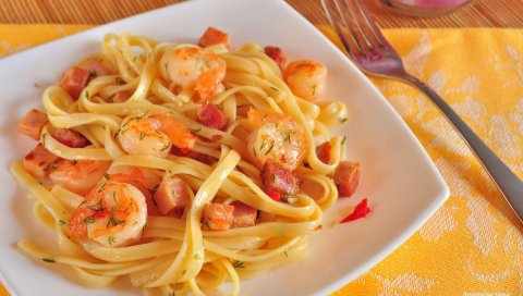 Спагетти, креветки, фенхель, мясо, морепродукты
