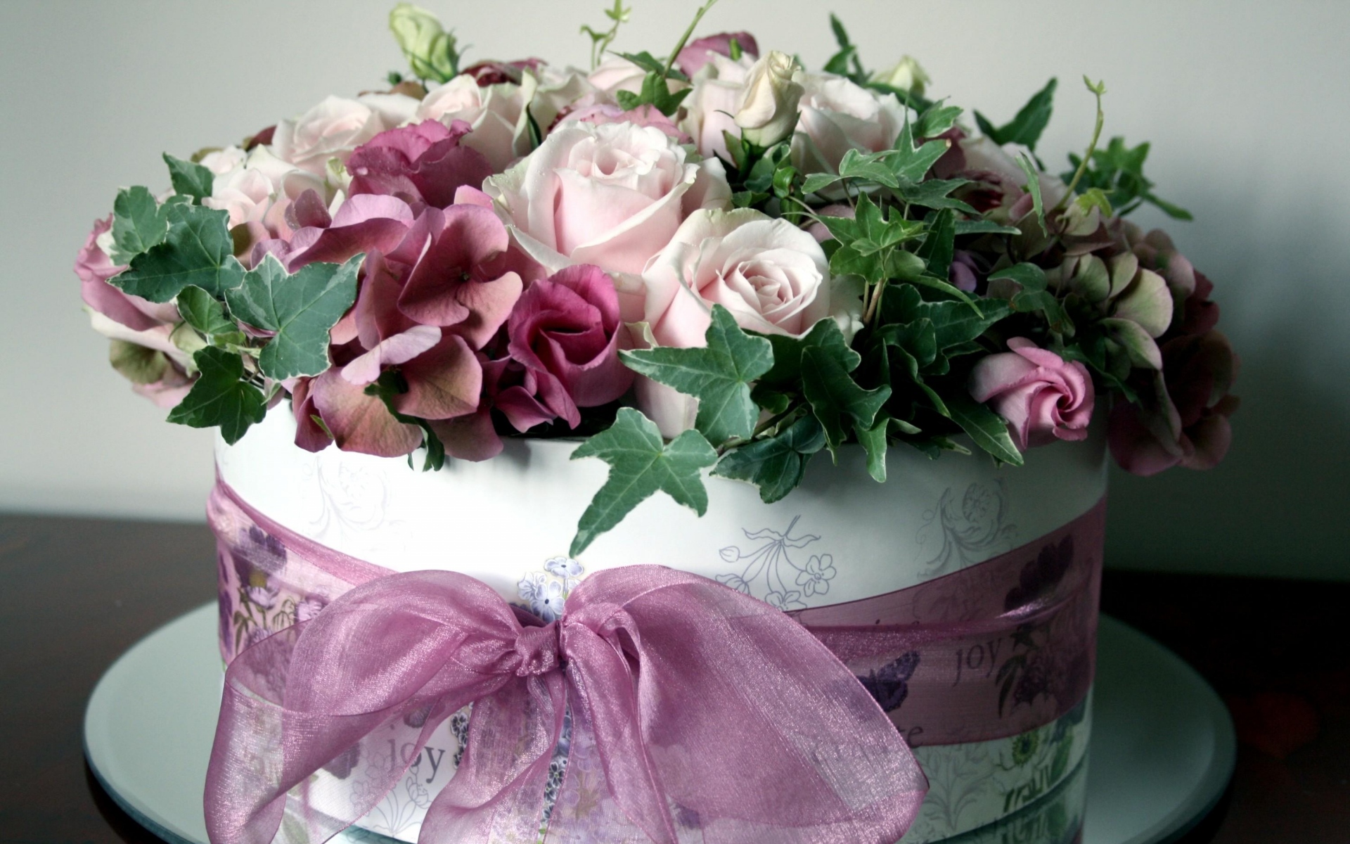 Картинки Lisianthus russell, гортензия, розы, коробка, лента, цветы фото и обои на рабочий стол