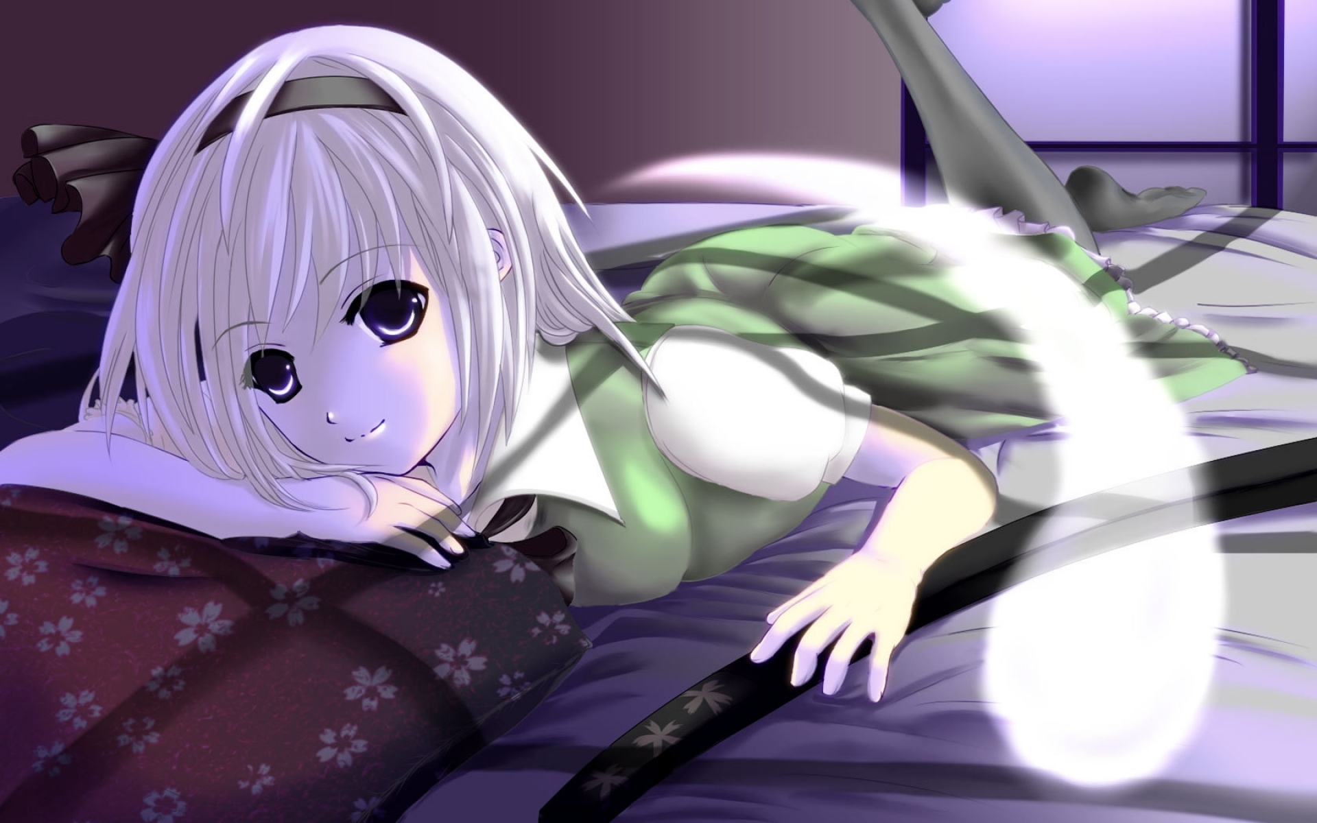 Картинки Touhou коллекция, девушка, улыбка, сладкий, кровать фото и обои на рабочий стол