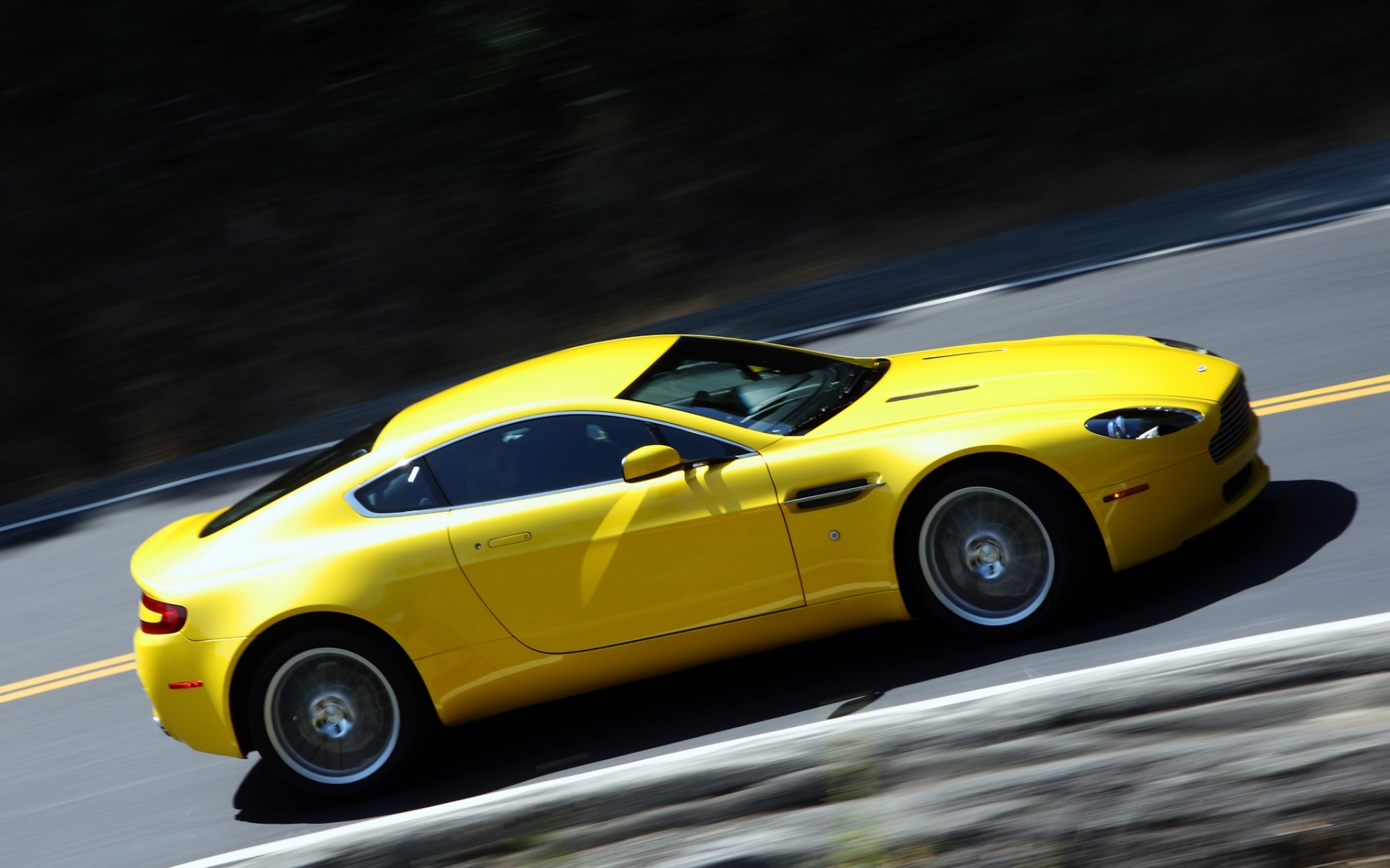 Картинки Aston martin, v8, vantage, 2008, желтый, вид сбоку, автомобили, скорость фото и обои на рабочий стол