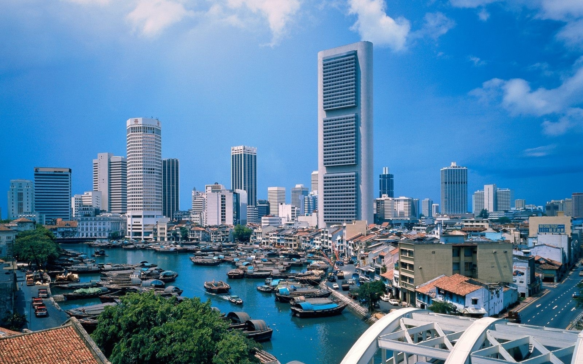 Картинки Сингапур, река, лодки, небоскребы, мегаполис фото и обои на рабочий стол
