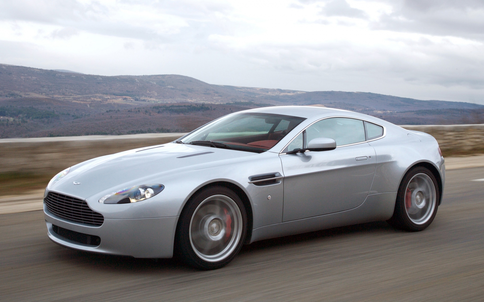 Картинки Aston martin, v8, vantage, 2005, серебро, вид сбоку, автомобили, скорость фото и обои на рабочий стол