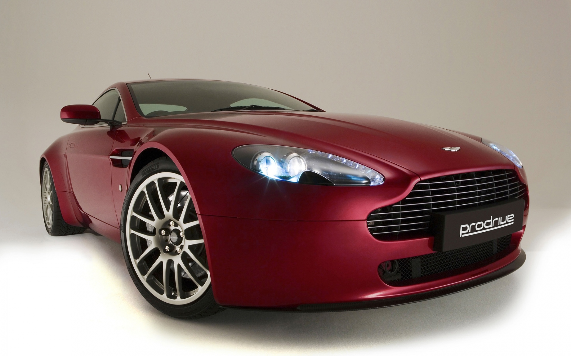 Картинки Aston martin, v8, vantage, 2007, вишня, вид спереди, стиль фото и обои на рабочий стол