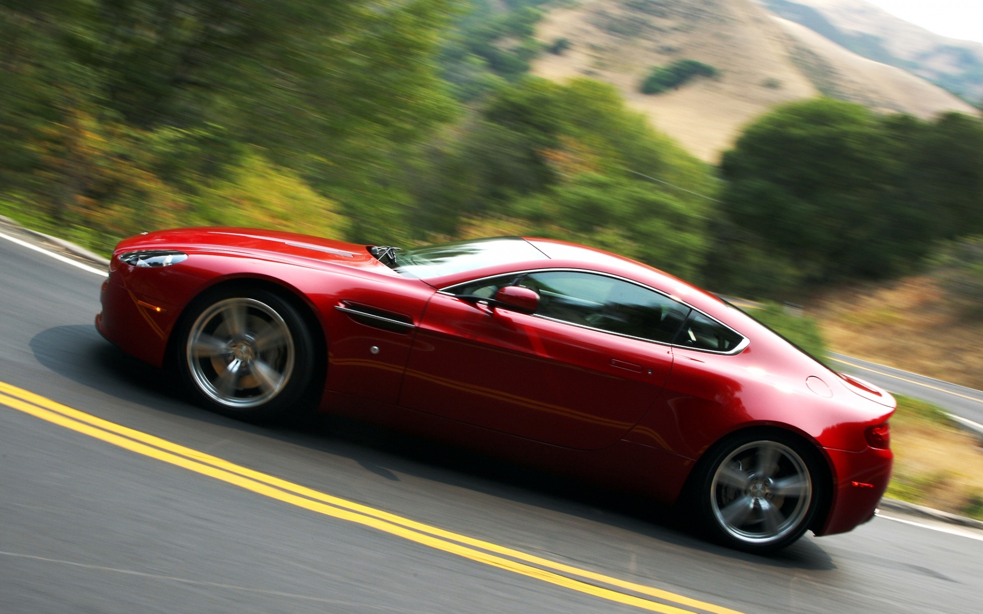 Картинки Aston martin, v8, vantage, 2008, красный, вид сбоку, стиль, асфальт фото и обои на рабочий стол