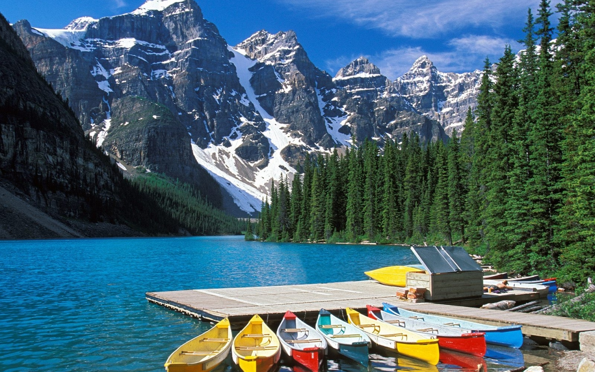 Картинки Моренное озеро, лодки, канада, разноцветные, озеро, экскурсии фото и обои на рабочий стол