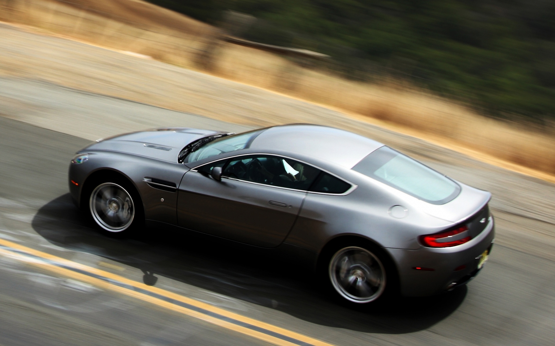 Картинки Aston martin, v8, vantage, 2008, серый металлик, вид сверху, скорость фото и обои на рабочий стол