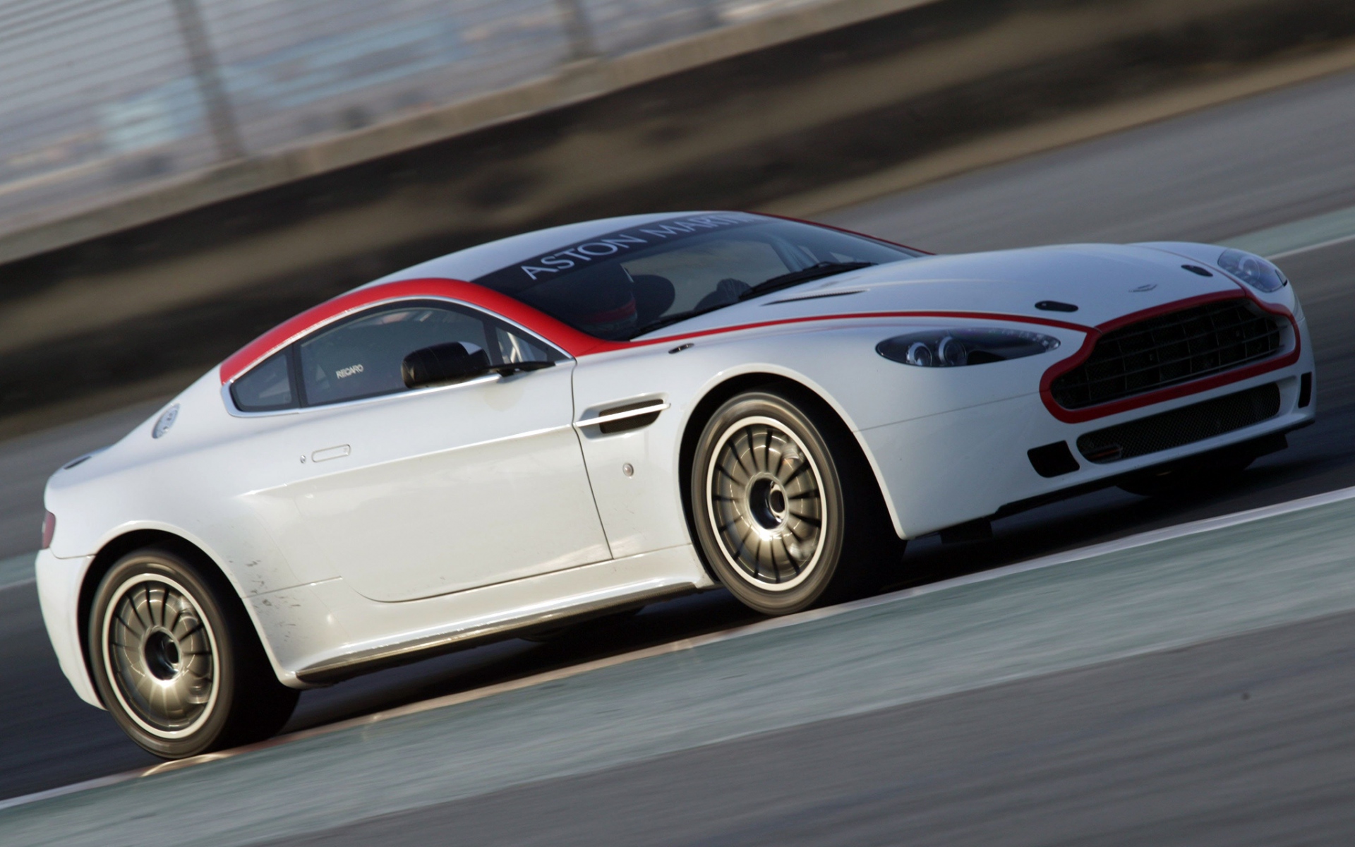 Картинки Aston martin, v8, vantage, 2009, белый, вид сбоку, автомобили, скорость фото и обои на рабочий стол
