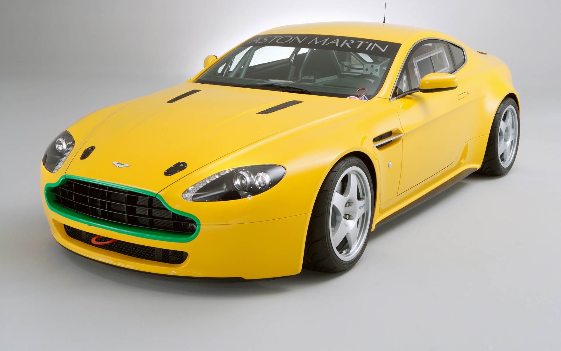 Aston Martin v8 2007