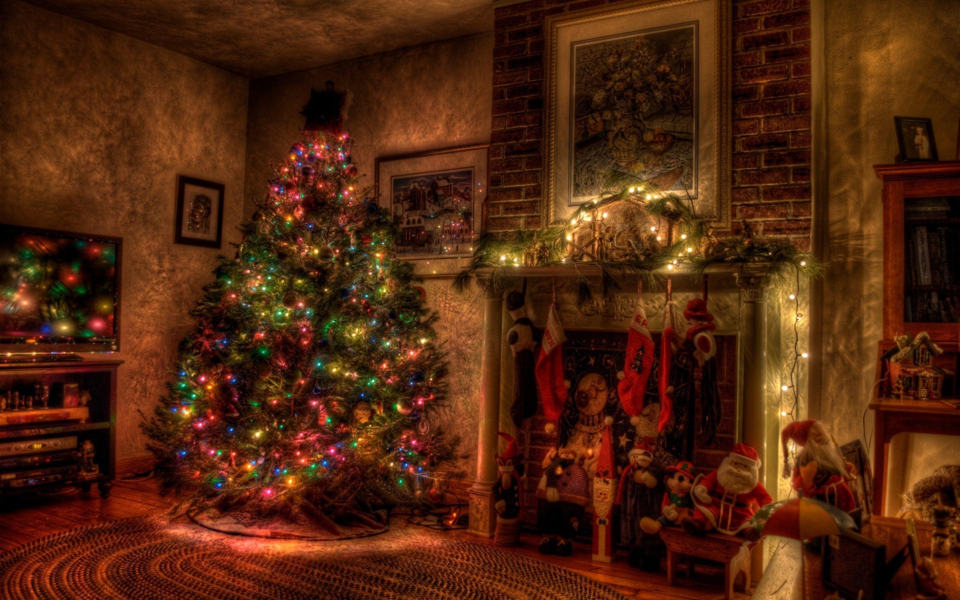 Картинки Дерево, рождество, праздник, гирлянда, камин, игрушки, чулки фото и обои на рабочий стол