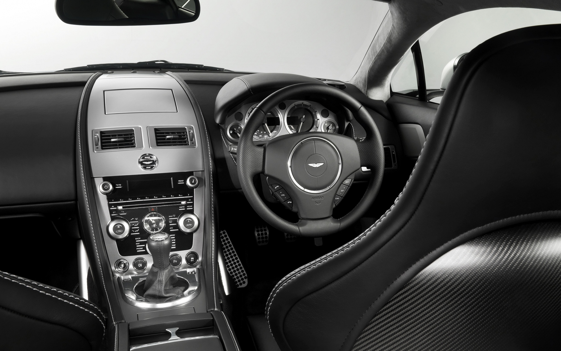 Картинки Aston martin, v8, vantage, 2008, черный, салон, салон, руль, спидометр, стиль фото и обои на рабочий стол