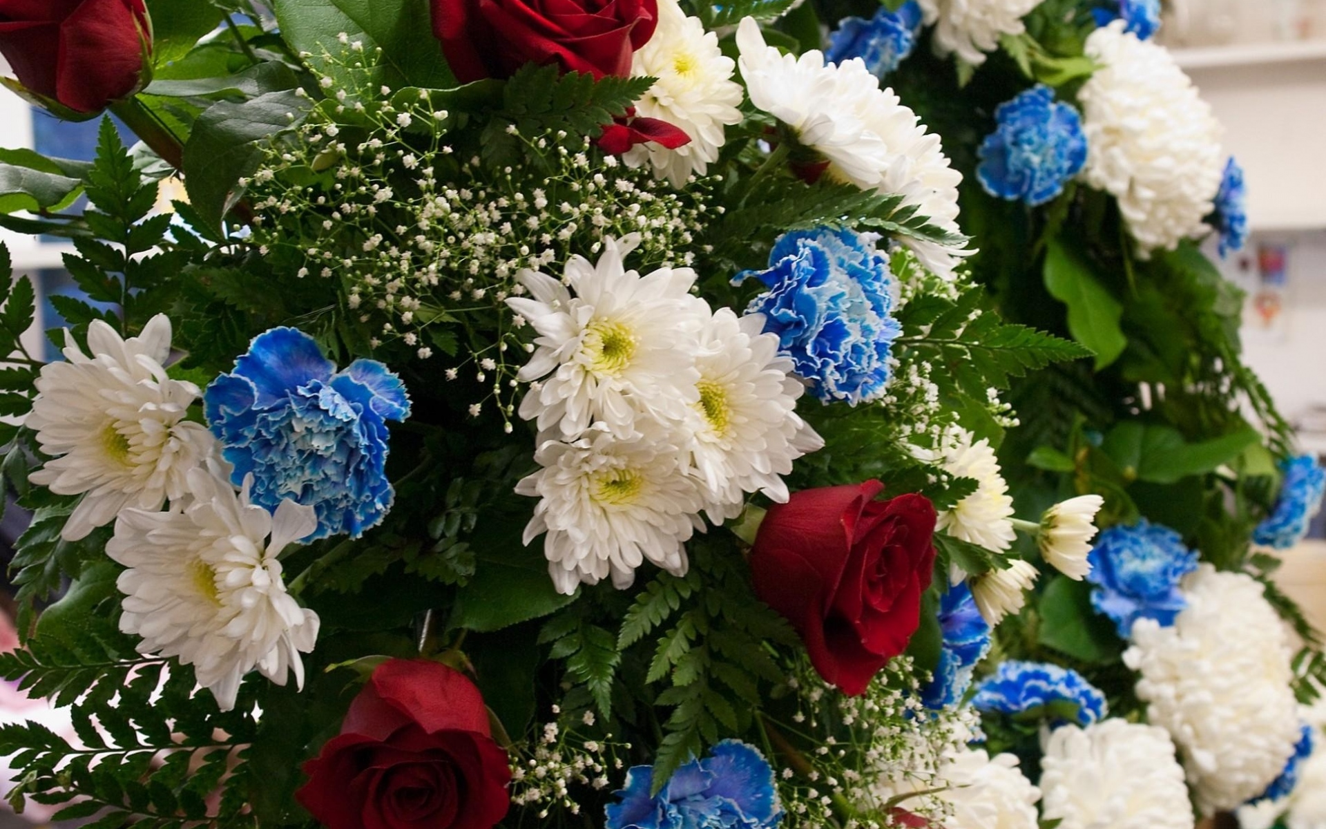 Картинки Роза, хризантемы, гвоздики, гипсофила, зелень, букет, элегантный фото и обои на рабочий стол