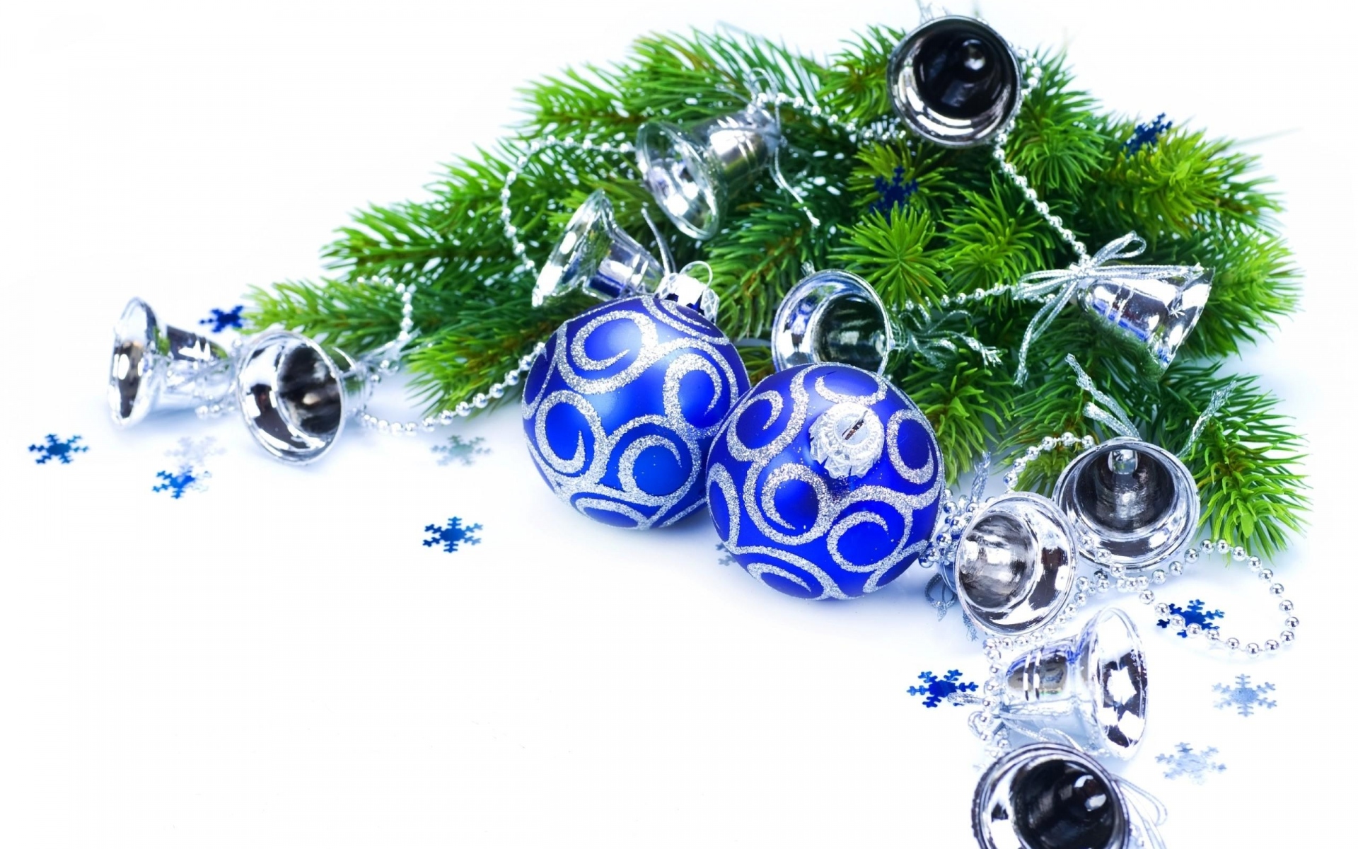 Картинки Иголки, ветви, рождественские украшения, колокольчики, снежинки, новый год фото и обои на рабочий стол