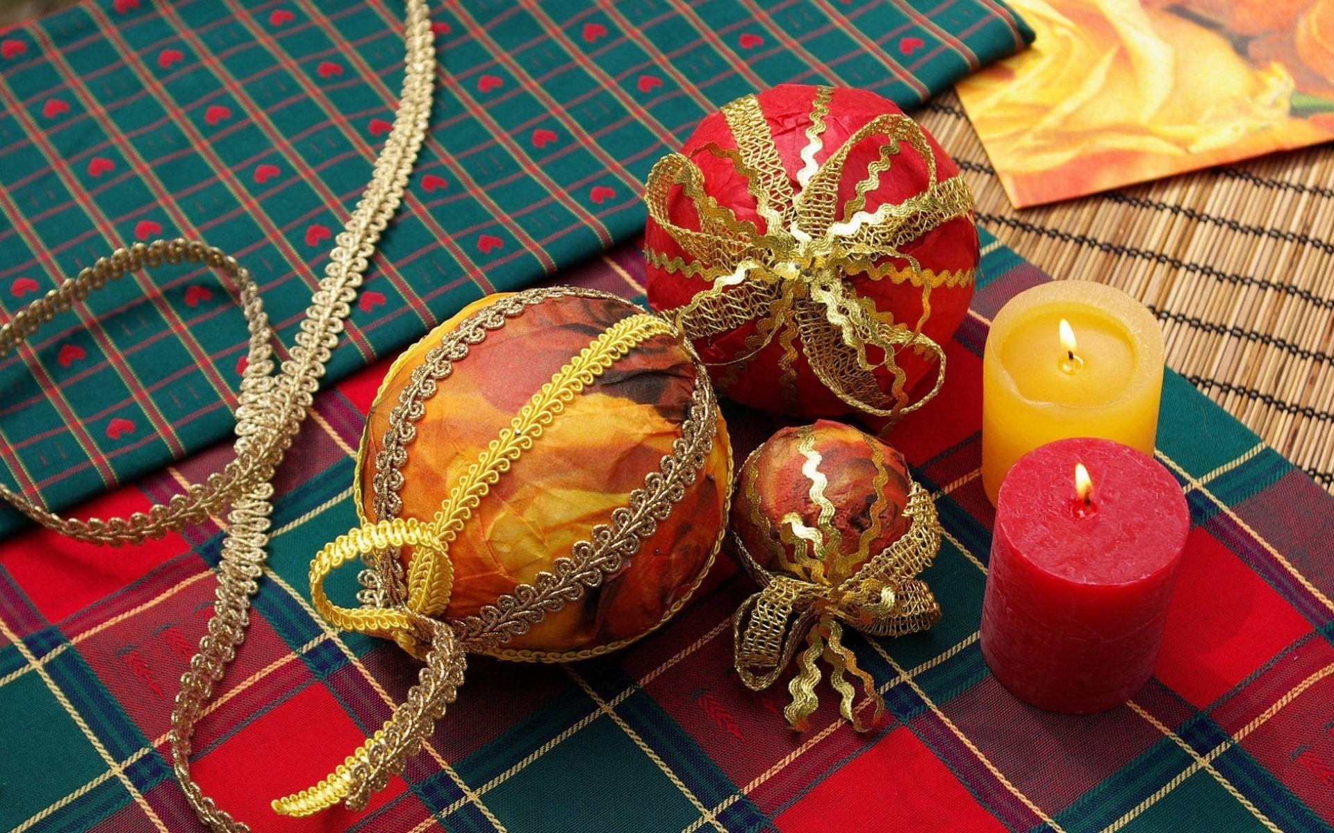 Картинки Рождественские украшения, свечи, ткань, ленты, обучение, праздник фото и обои на рабочий стол