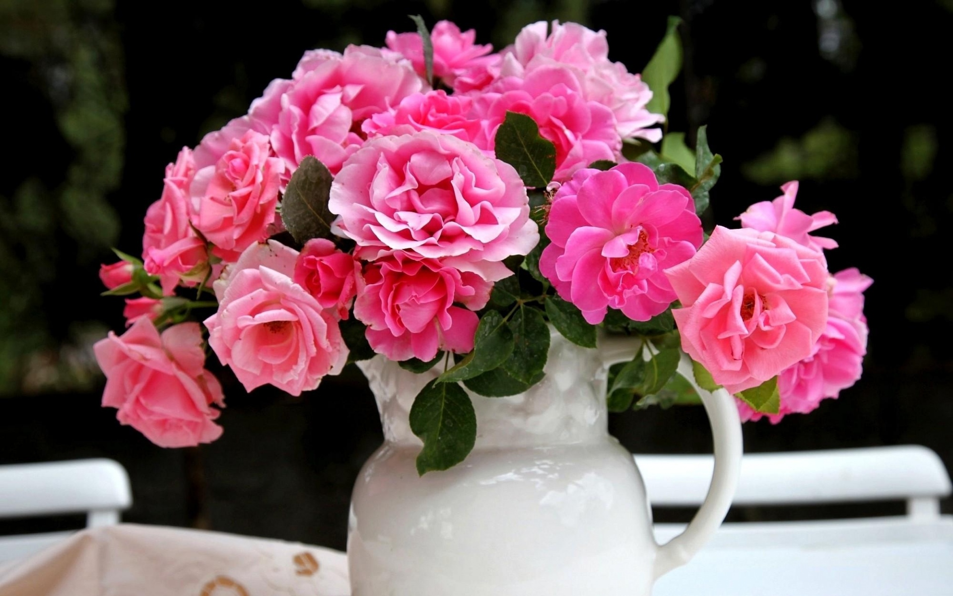 Картинки Розы, цветы, цветок, кувшин, стол фото и обои на рабочий стол