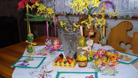 Пасха, праздник, яйца, цветы, стол, скатерть, кролик, цыплята, курица