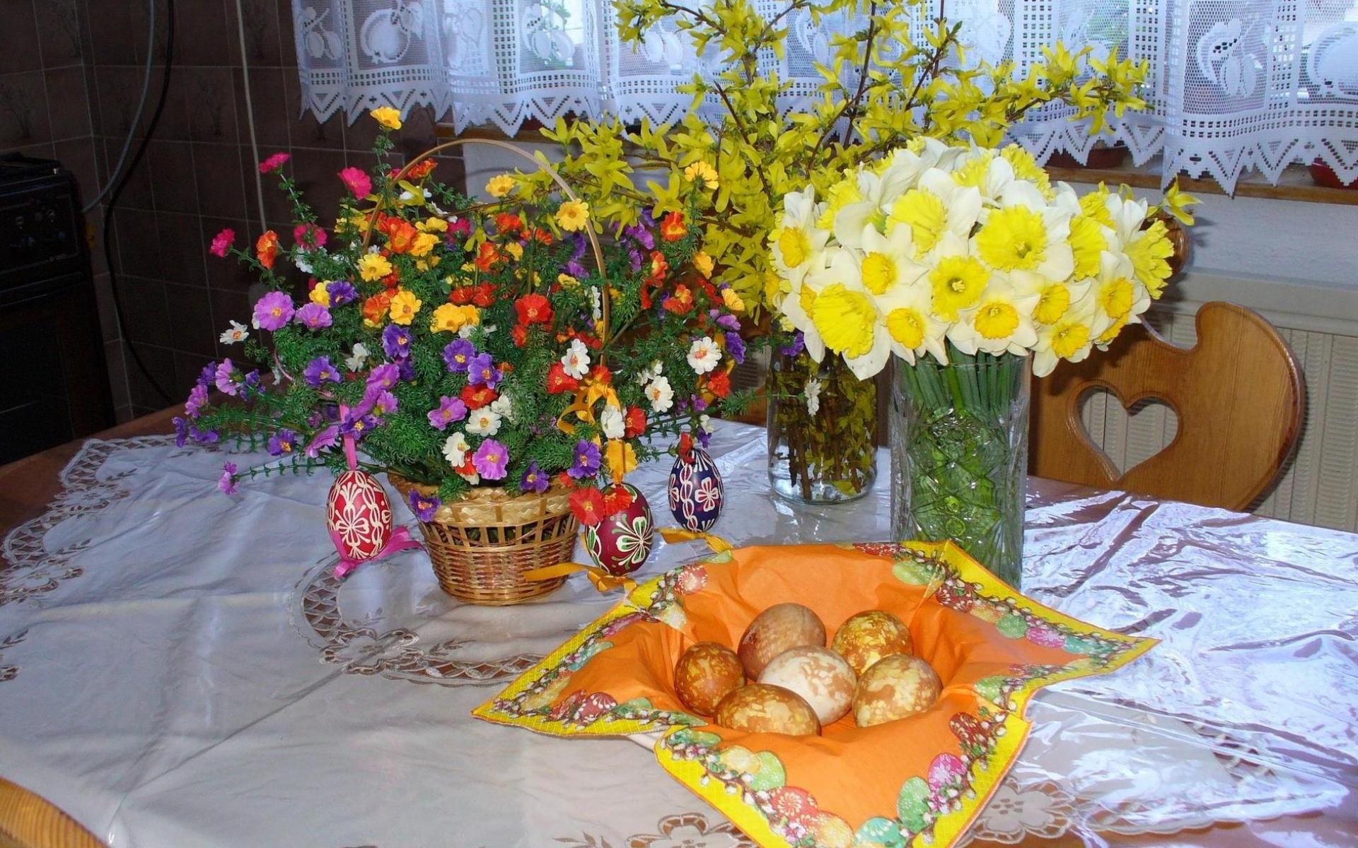 Картинки Пасха, праздник, яйца, цветы, разное, стол, скатерть фото и обои на рабочий стол