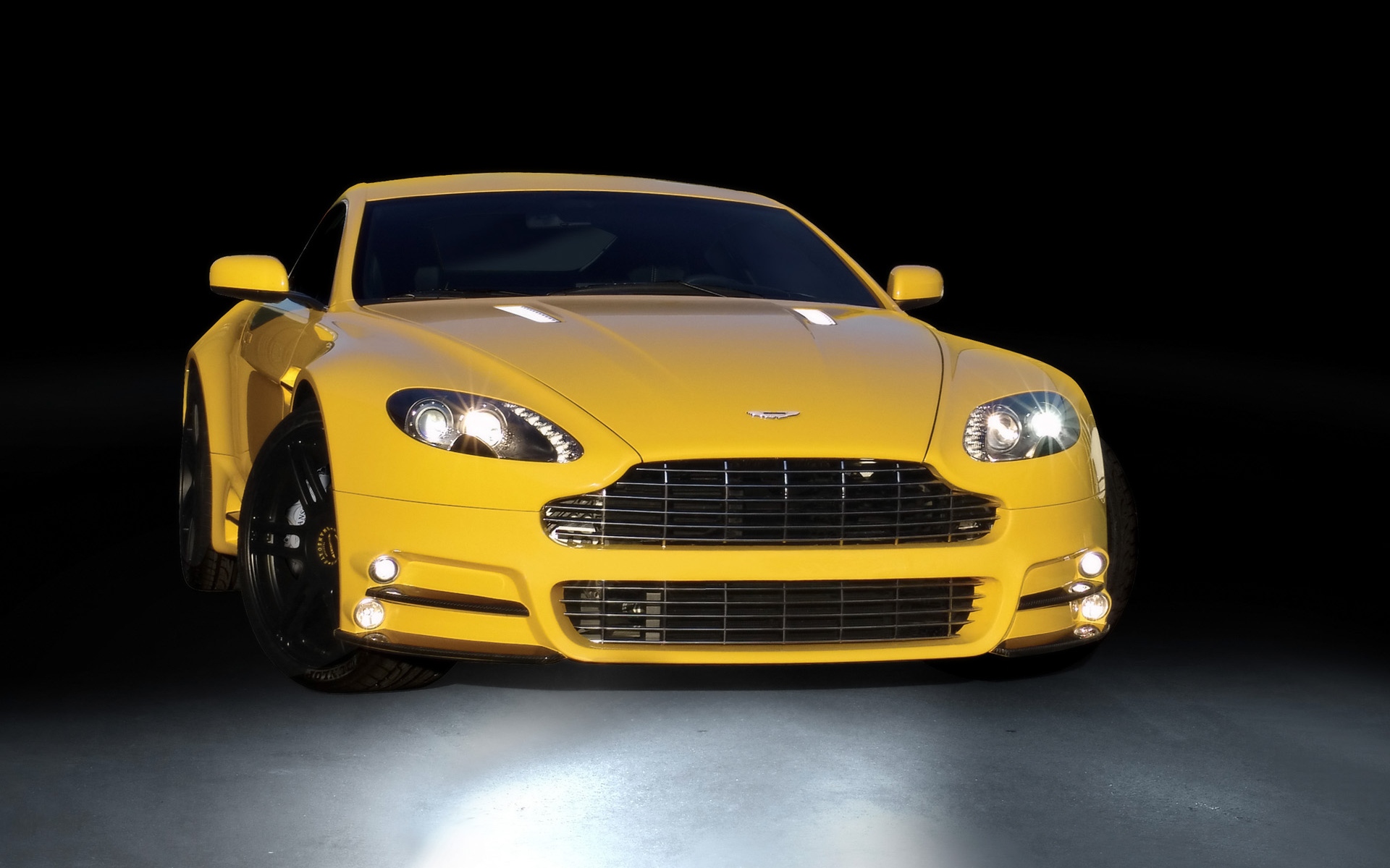 Картинки Mansory, aston martin, v8, vantage, желтый, вид спереди, стиль, спорт фото и обои на рабочий стол