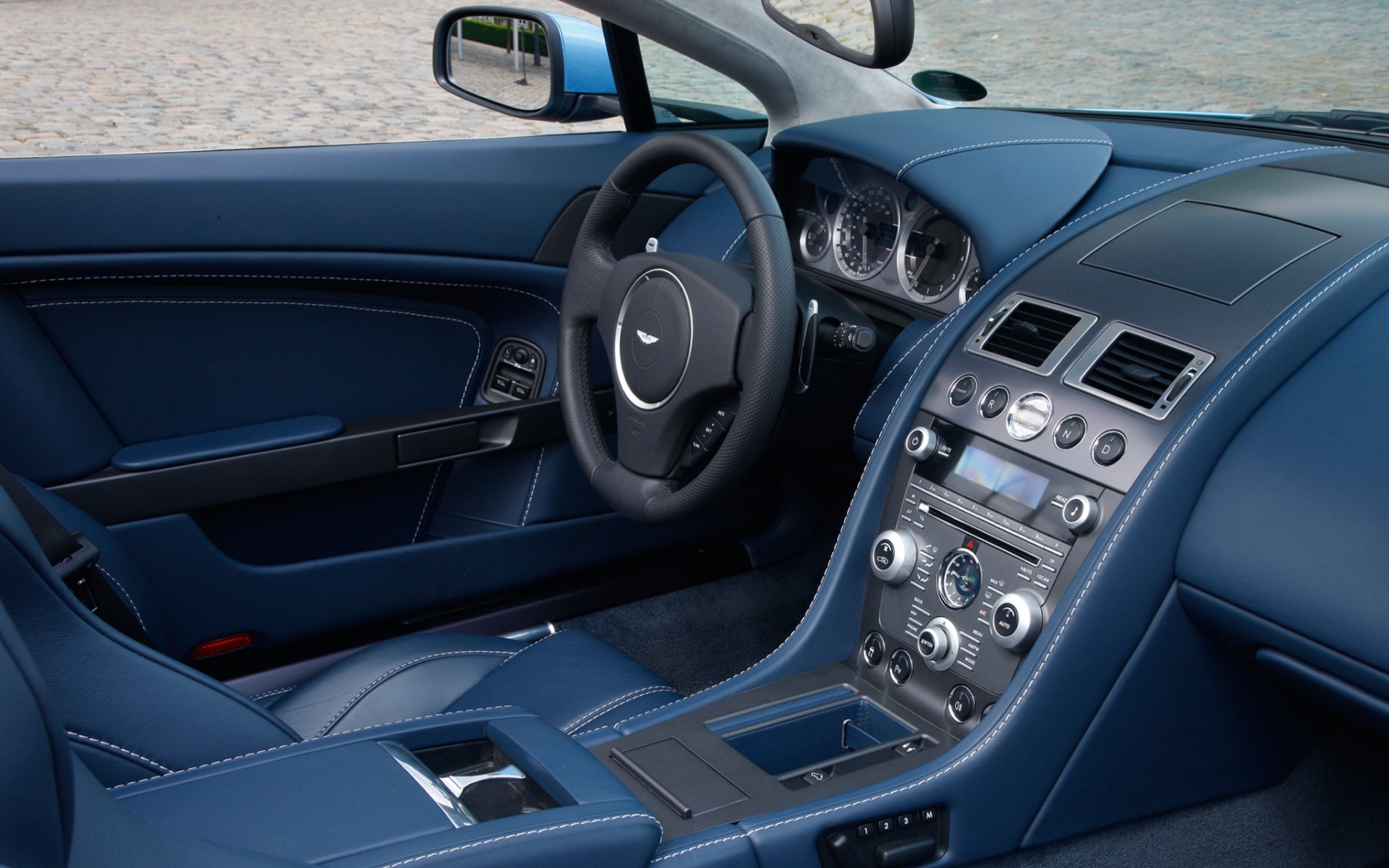 Картинки Aston martin, v8, vantage, 2008, синий, салон, салон, руль, спидометр фото и обои на рабочий стол