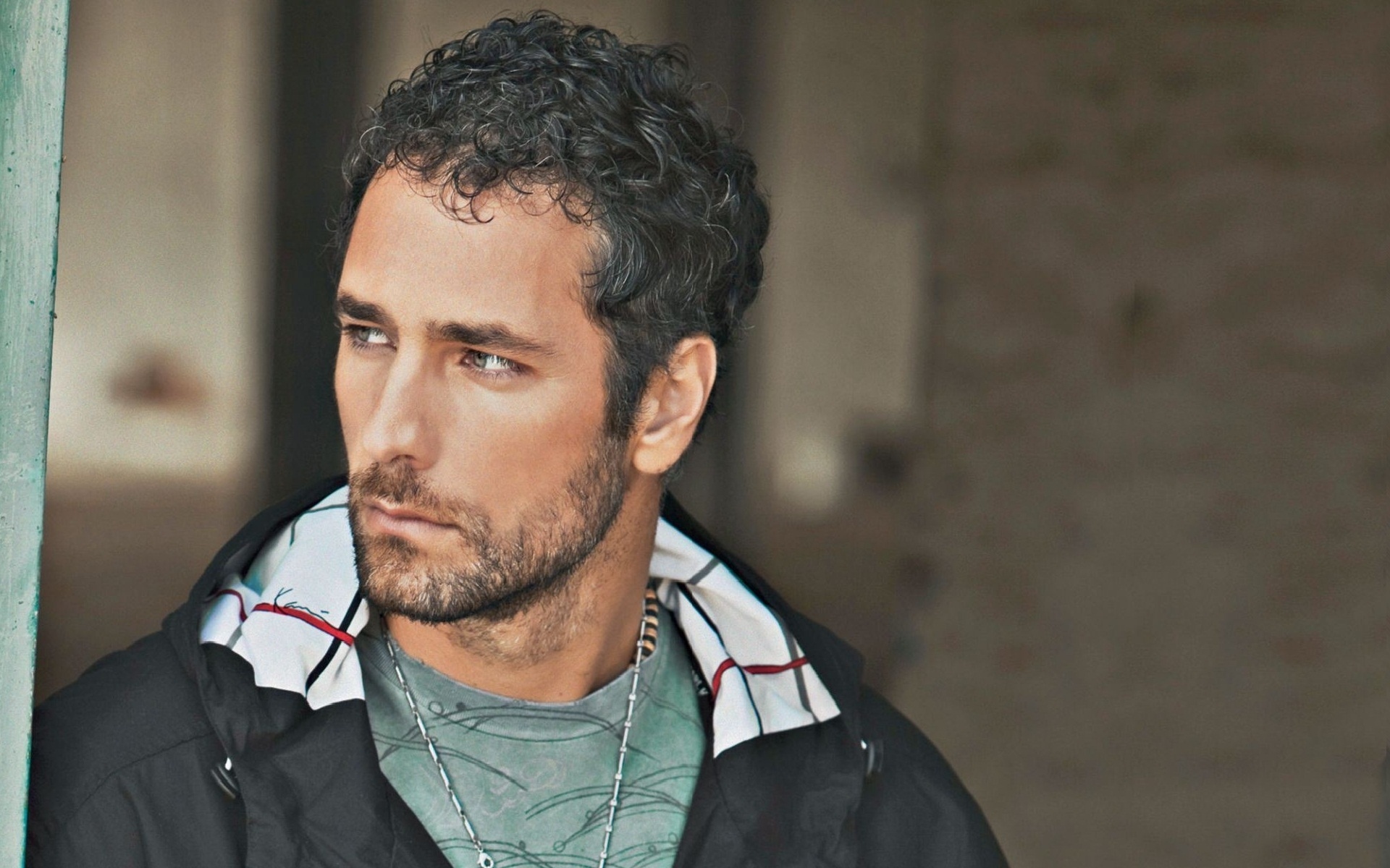 Картинки Raoul bova, брюнетка, мужчина, борода, глаза, ожидание фото и обои на рабочий стол