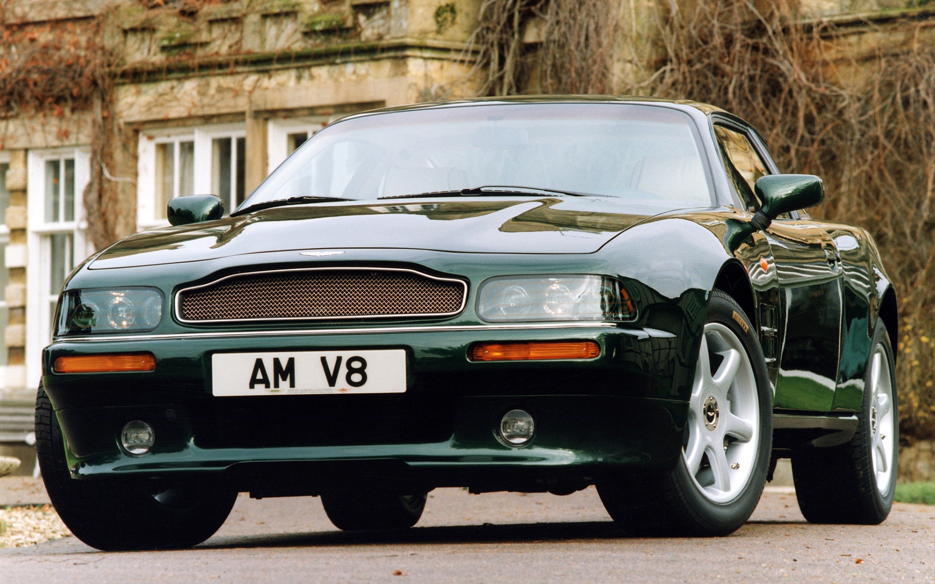 Картинки Aston martin, v8, купе, 1996, зеленый, вид спереди, авто, домашний фото и обои на рабочий стол