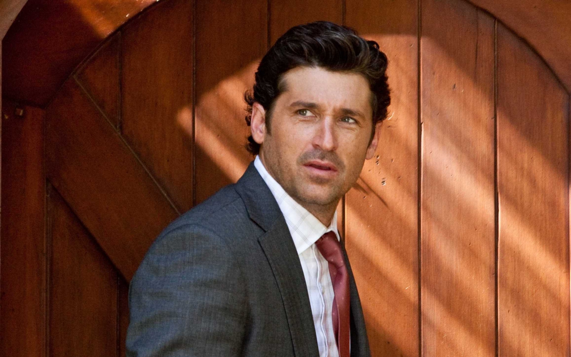 Картинки Patrick dempsey, брюнетка, взгляд, знаменитость, куртка, стиль фото и обои на рабочий стол
