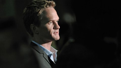 Neil patrick harris, блондинка, тень, пальто, взгляд