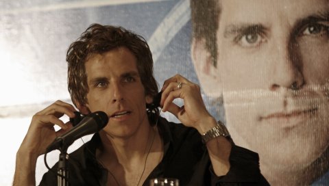 Ben stiller, брюнетка, знаменитость, фестиваль, микрофон, интервью
