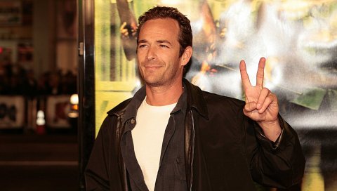 Luke perry, брюнетка, знаменитость, актер, жест, фестиваль