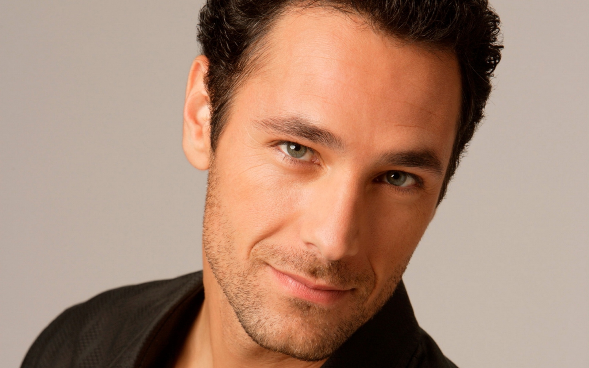 Картинки Raoul bova, брюнетка, лицо, волосы, глаза, улыбка фото и обои на рабочий стол