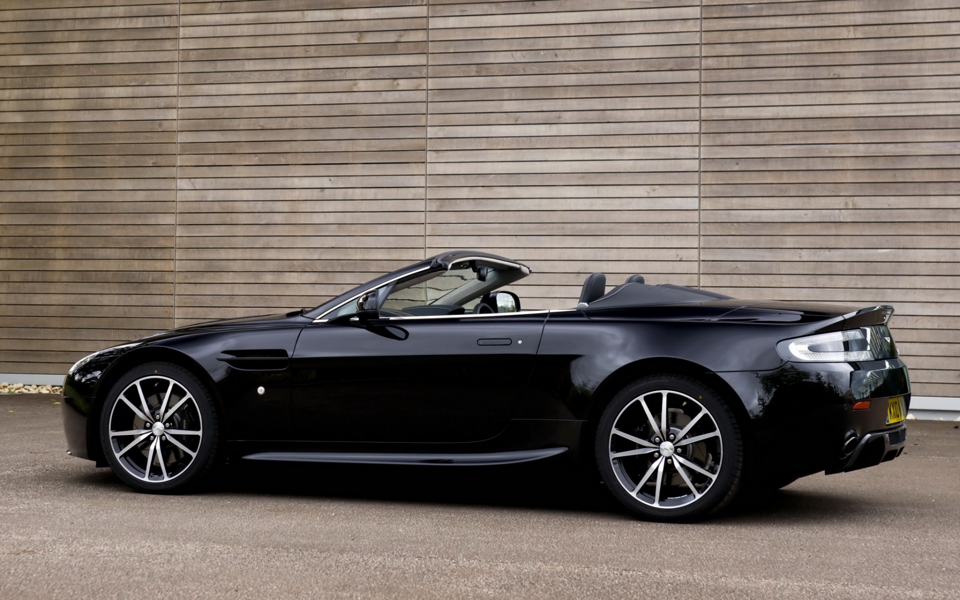 Картинки Aston martin, v8, vantage, 2010, черный, вид сбоку, авто, стиль фото и обои на рабочий стол