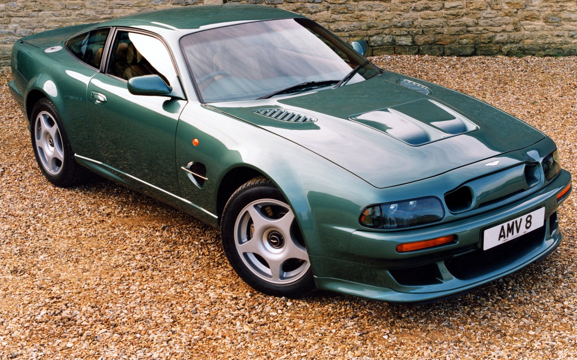 Картинки Aston martin, v8, vantage, 1999, зеленый, вид сбоку, авто фото и обои на рабочий стол