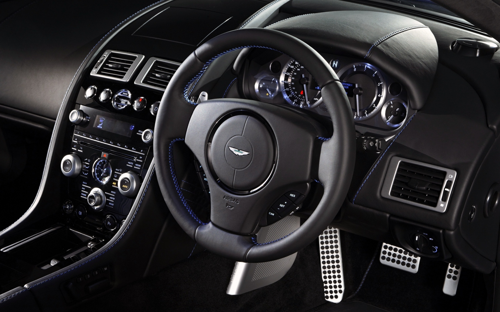 Картинки Aston martin, v8, vantage, 2011, салон, салон, руль, спидометр фото и обои на рабочий стол