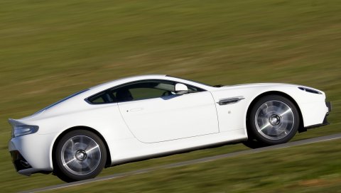 Aston martin, v8, vantage, 2011, белый, вид сбоку, скорость, трава