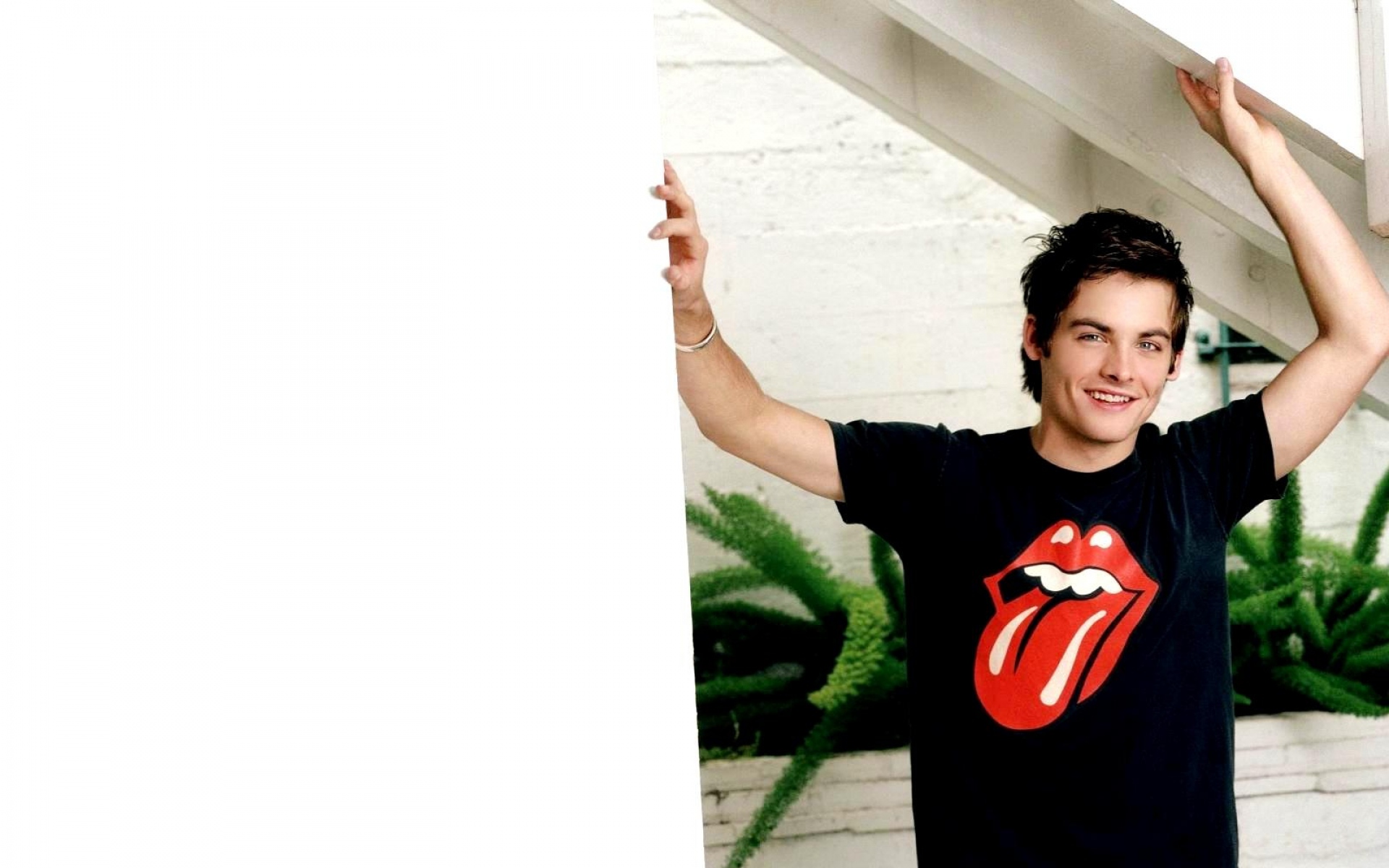 Картинки Kevin zegers, brunet, стильный, прическа, футболка фото и обои на рабочий стол