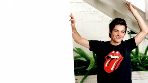Kevin zegers, brunet, стильный, прическа, футболка