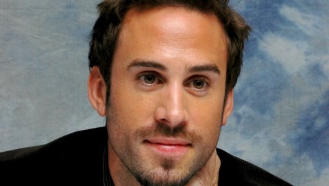 Joseph fiennes, брюнетка, карие глаза, щетина, улыбка, часы, очаровательные