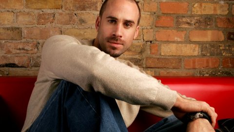 Joseph fiennes, брюнетка, жест, диван, мужчина, куртка, стиль, фотосессия