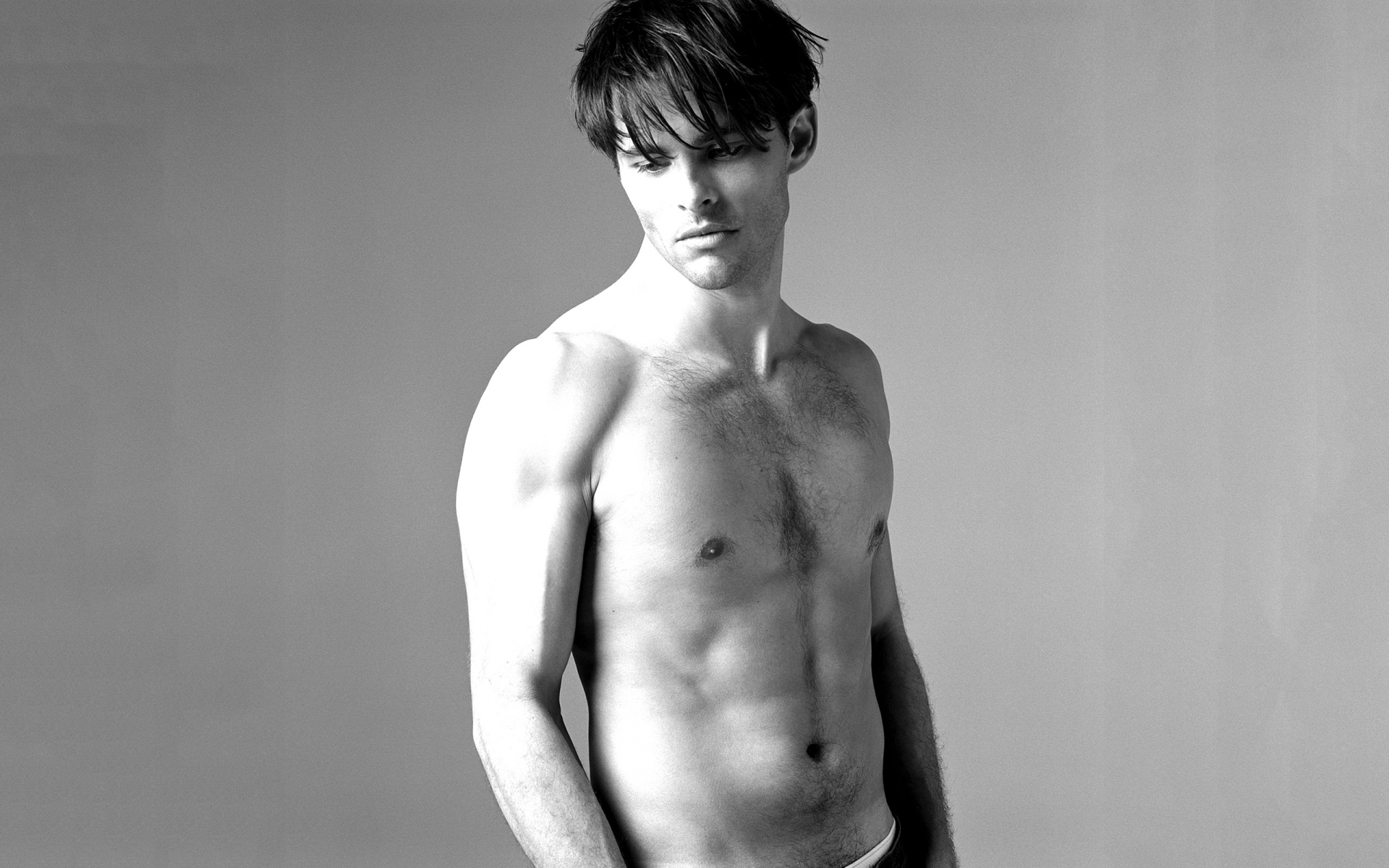 Картинки James marsden, черный белый, джинсы, фотосессия фото и обои на рабочий стол