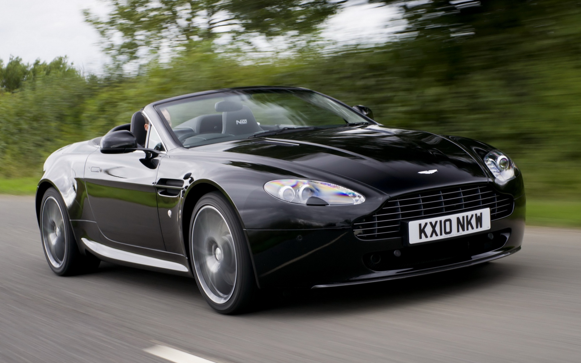Картинки Aston martin, v8, 2010, черный, вид сбоку, автомобили, скорость фото и обои на рабочий стол