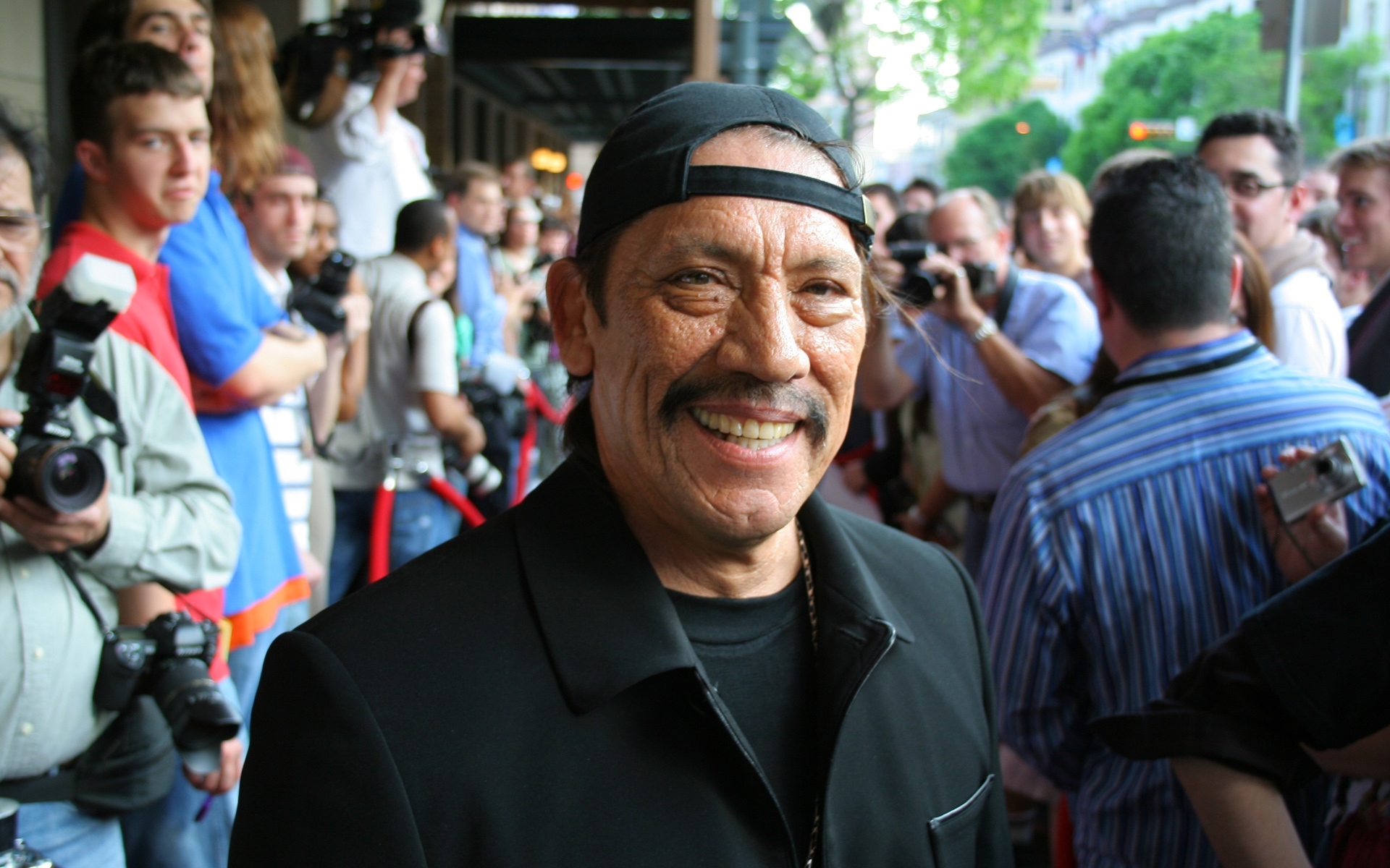 Картинки Danny trejo, мужчина, актер, лицо, морщины, шляпа, улыбка фото и обои на рабочий стол