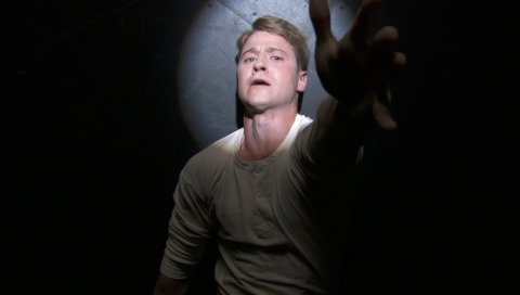 Benjamin mckenzie, мужчина, жест, тень, рука