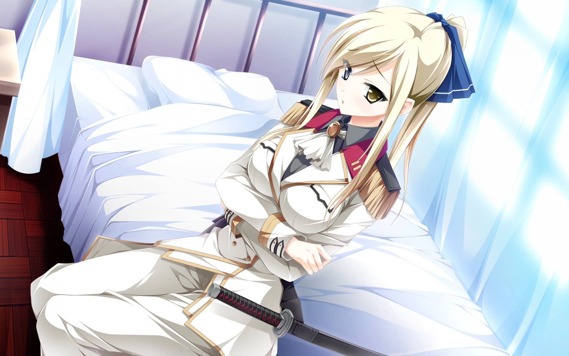 Картинки Kimishima ao, otome ga tsumugu koi no canvas, shishidou chiharu, девушка, блондинка, оружие, кровать фото и обои на рабочий стол
