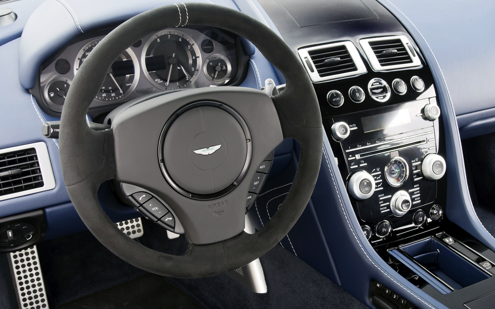 Картинки Aston martin, v8, vantage, 2011, синий, салон, салон, руль, спидометр фото и обои на рабочий стол
