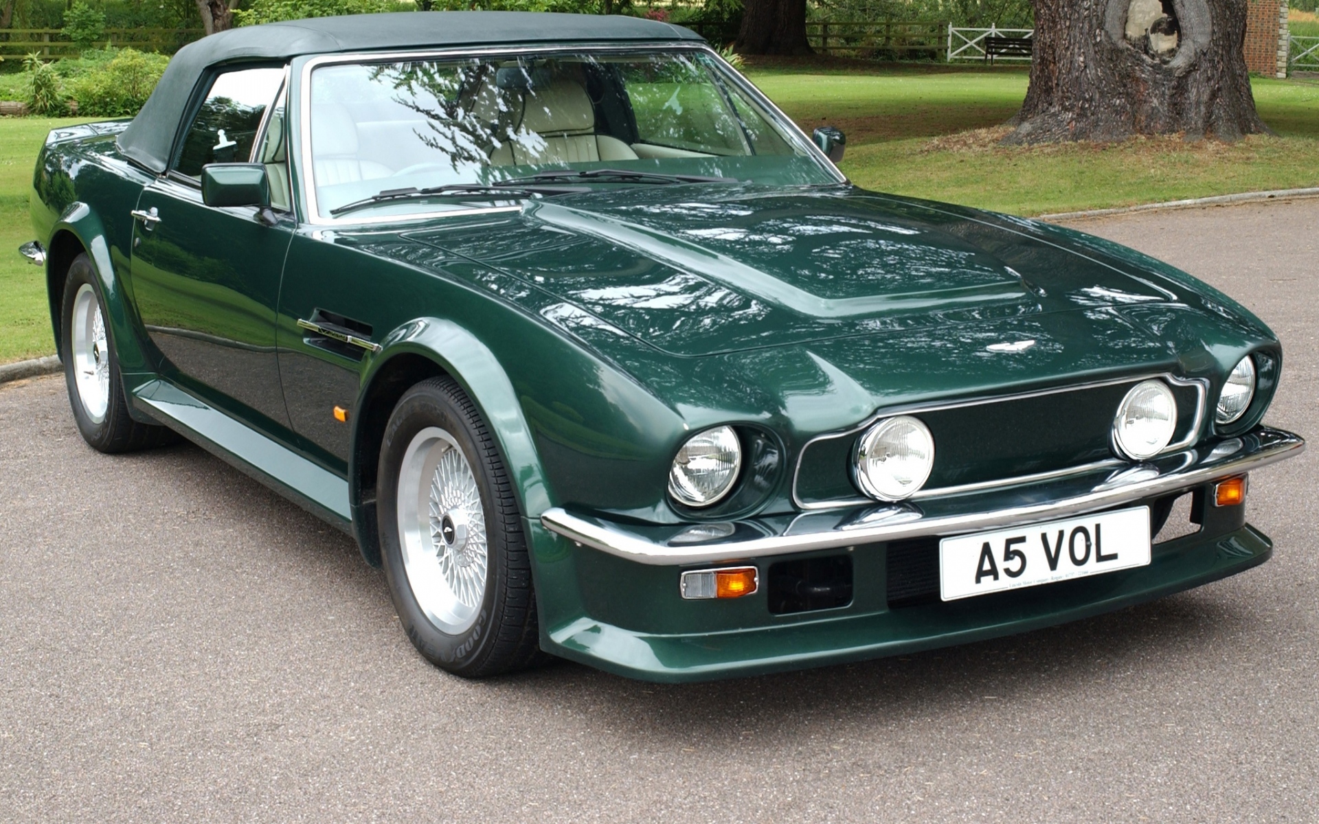 Картинки Aston martin, v8, vantage, 1984, зеленый, вид спереди, авто фото и обои на рабочий стол