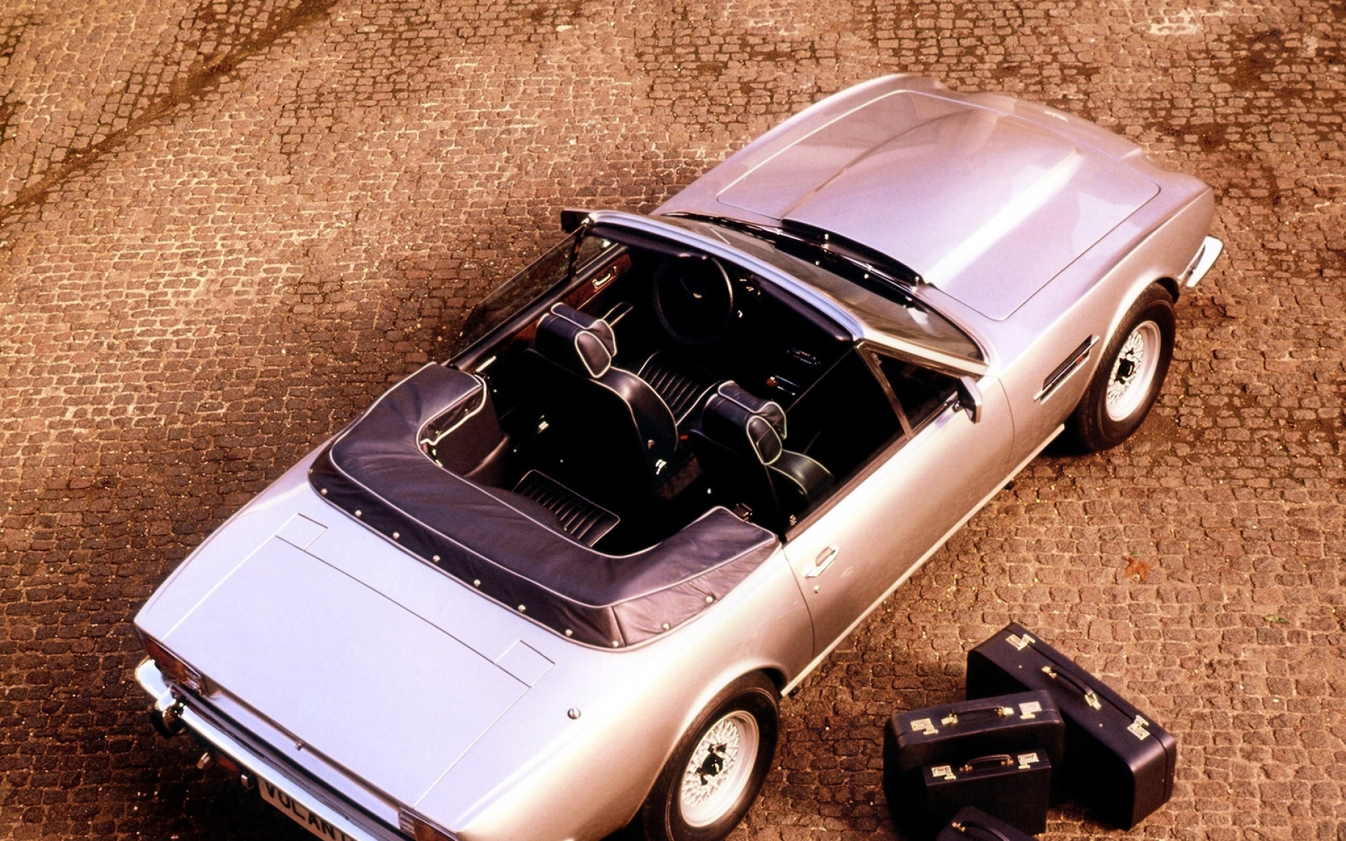 Картинки Aston martin, v8, volante, 1977, серебро, вид сверху, ретро, ??авто фото и обои на рабочий стол